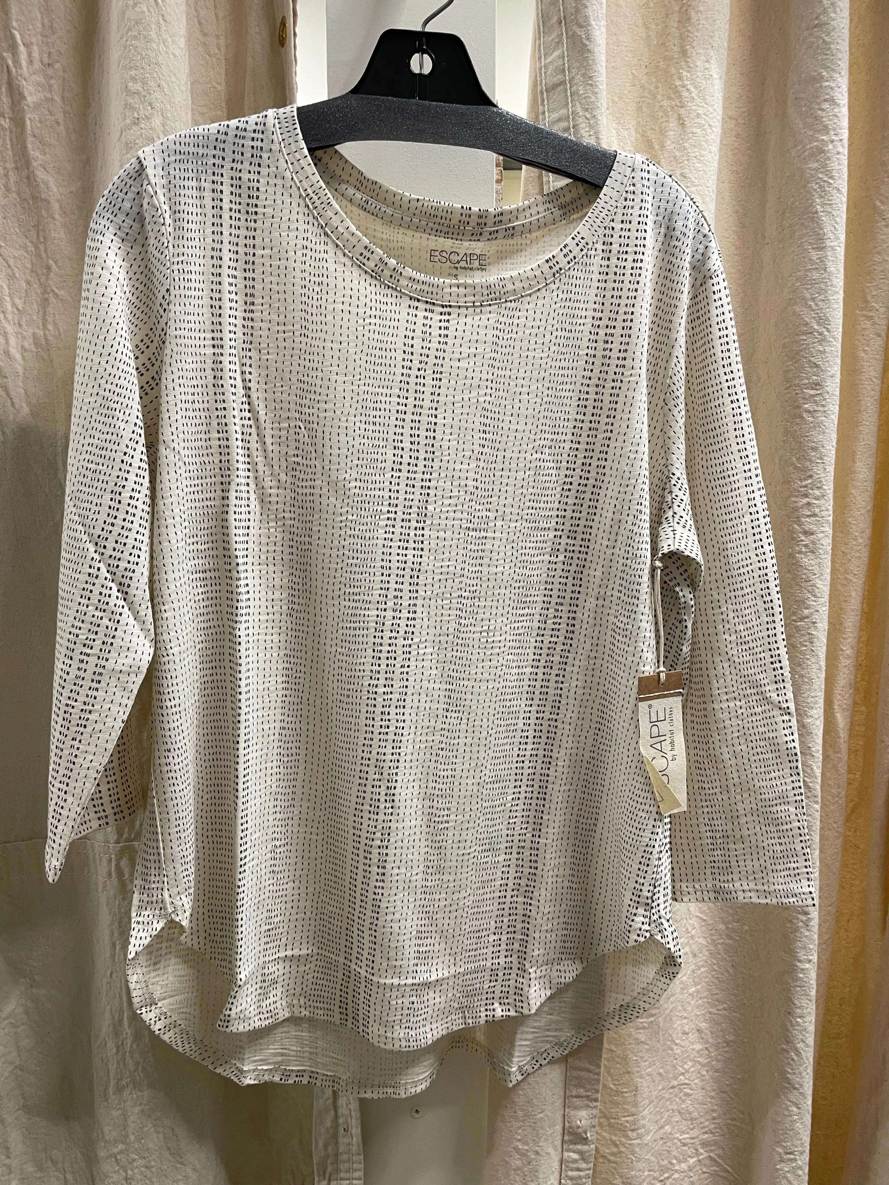 3/4 Sleeve Hi-Low Slub Tee in Ivory Stripe by Escape